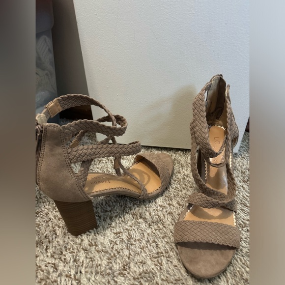 Taupe neutral color heels, heeled Sandals. Block heel. Perfect condition. - Picture 4 of 5